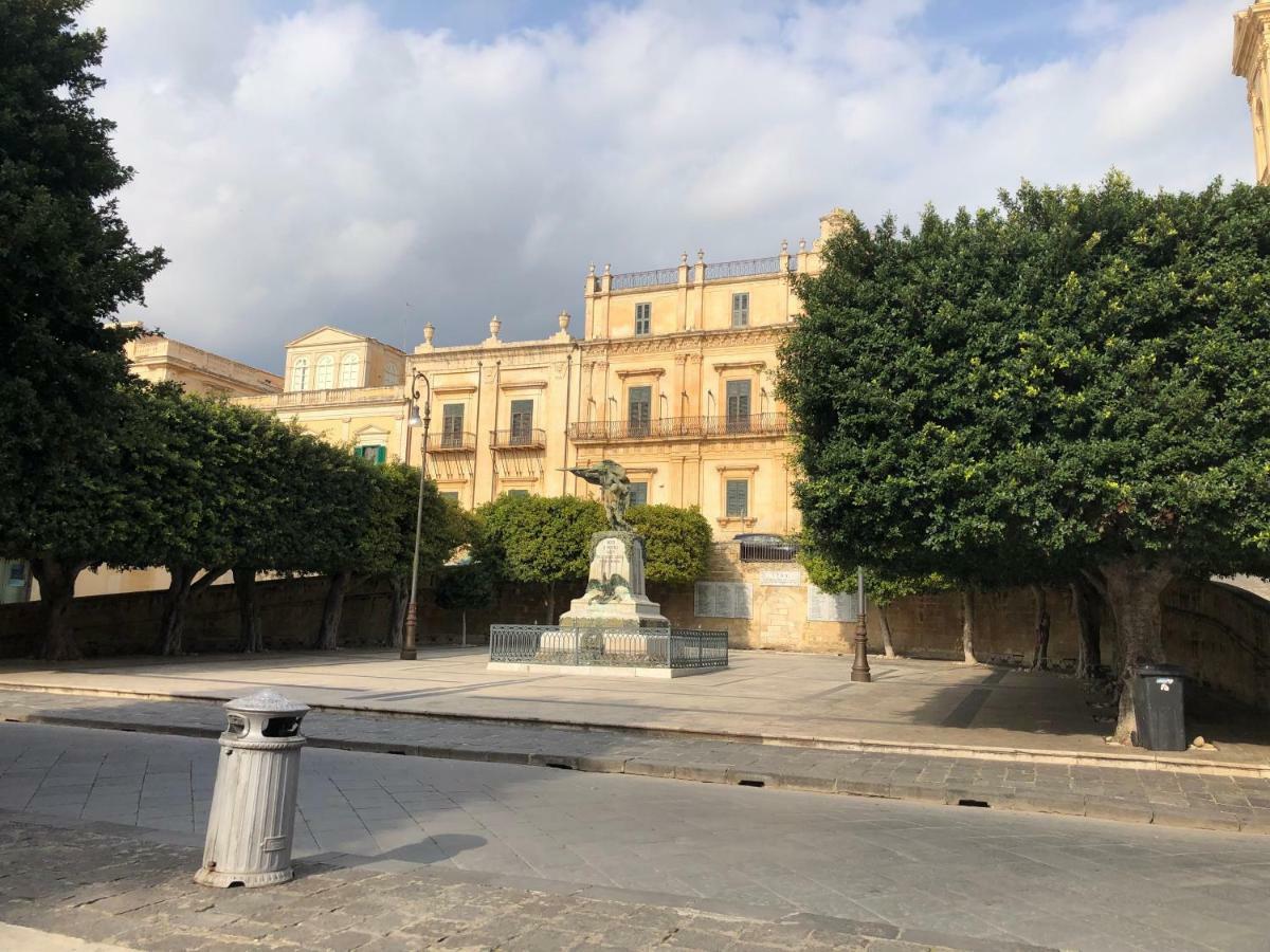 La Casa Del Barocco Hotel Noto Bagian luar foto