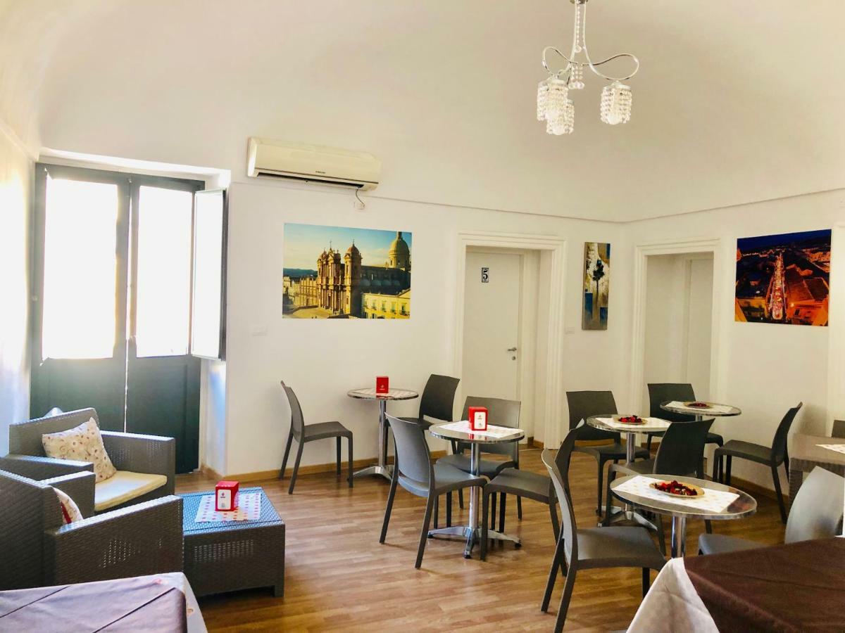La Casa Del Barocco Hotel Noto Bagian luar foto